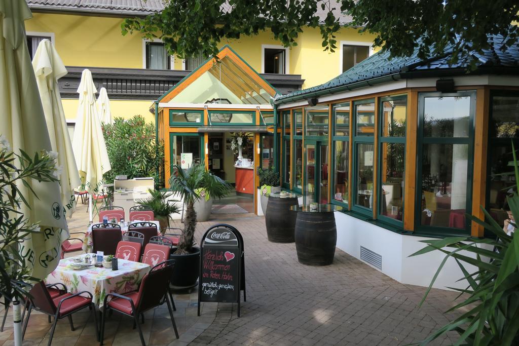 Hotel Restaurant Bock "Roter Hahn" Sankt Poelten Esterno foto